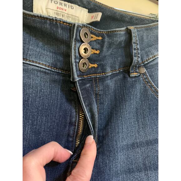 Torrid Denim Jegging Crop Women's Size 16 Medium Wash - Picture 3 of 7